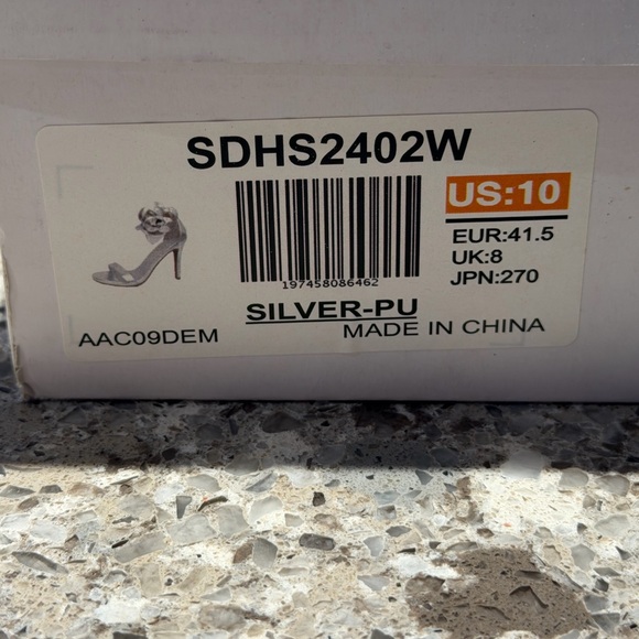 Dream Pairs Elegant Silver Floral Heels - Picture 3 of 6